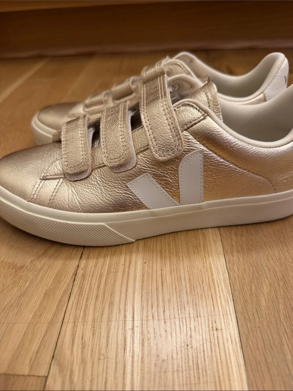 Veja low profile